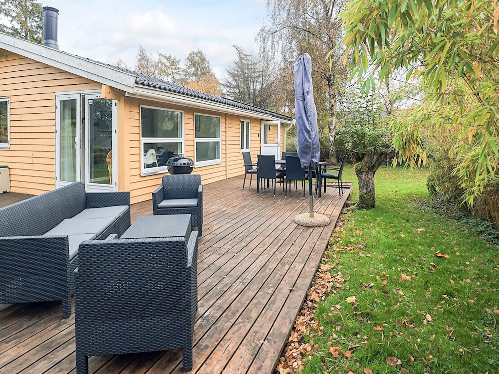 6 Person Holiday Home in Borup