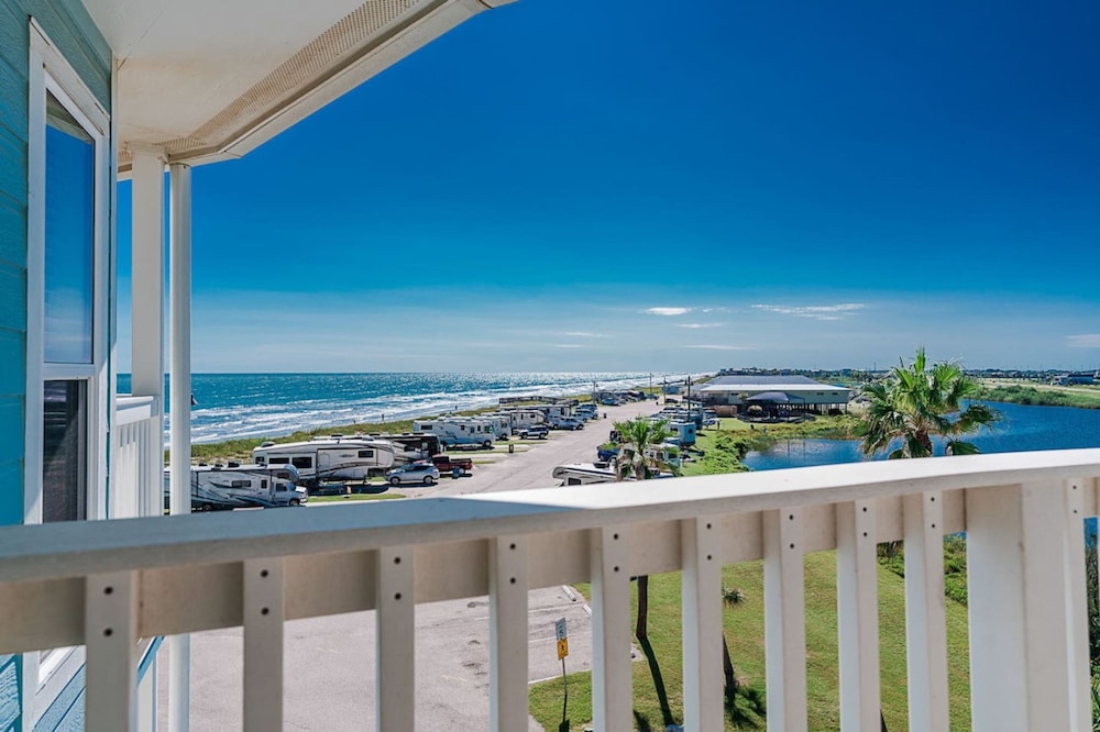 Great Views Heated Pools Hot Tubs Easy Beach Access