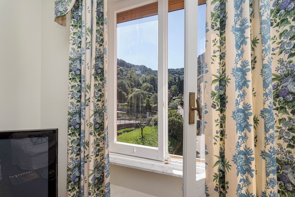 Charming Balcony Apartment by Wonderful Italy