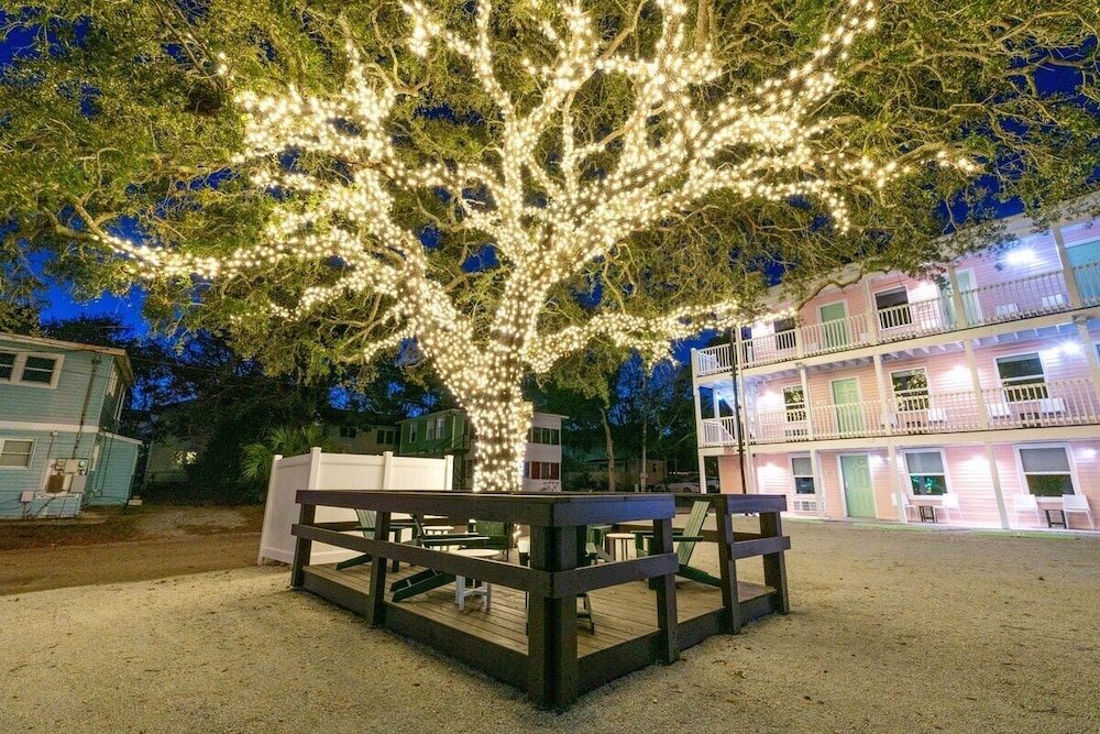 Treehouse Lounge - RR Beach Club