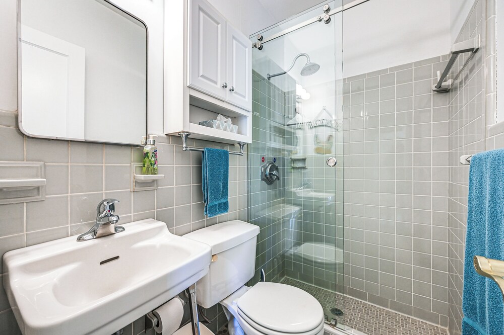 1 Block to Beach - Home w/ Pool in Old Naples!