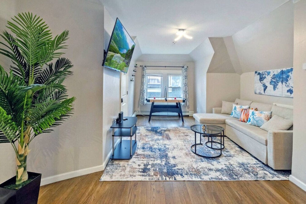Modern 2BR Near NYC With Free Parking Workspace