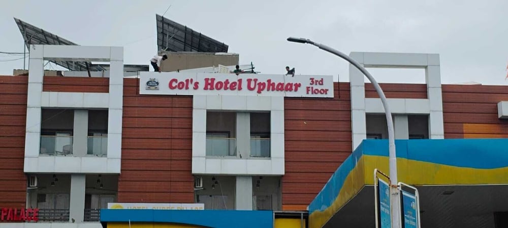 Col's Hotel Uphaar
