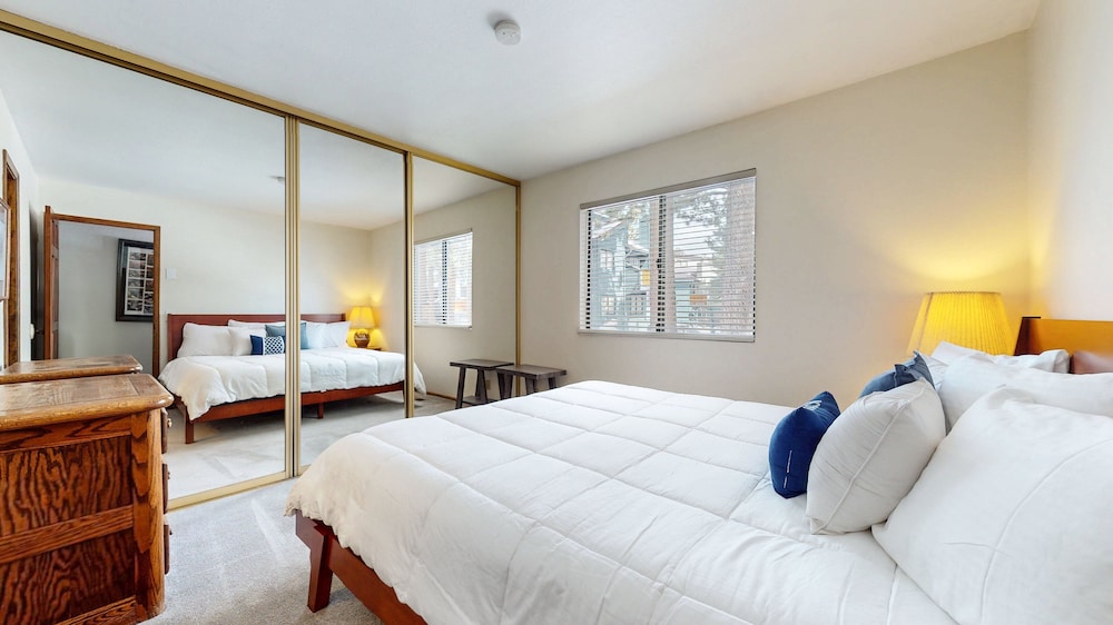 Mammoth Sierra Townhomes #38 3 Bedroom Condo