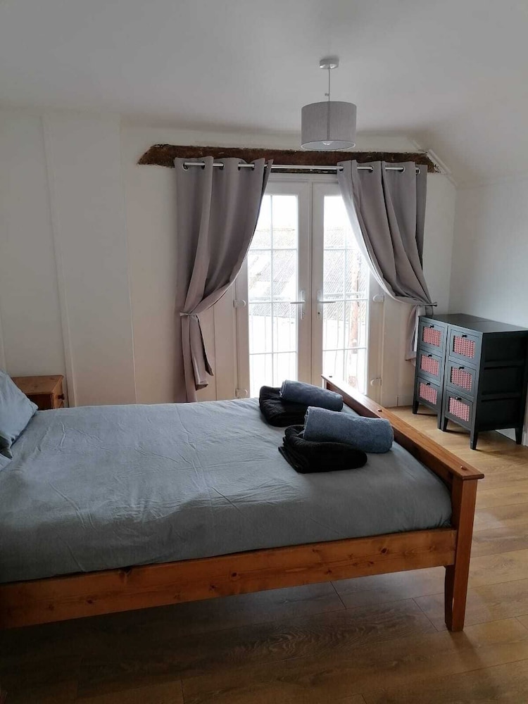 Nice big 2 Double Bedroom Apartment in the Town view 2