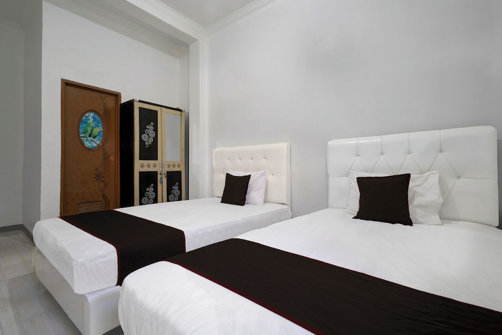Hotel O 94843 Syariah Hj. Lilis Sukabumi