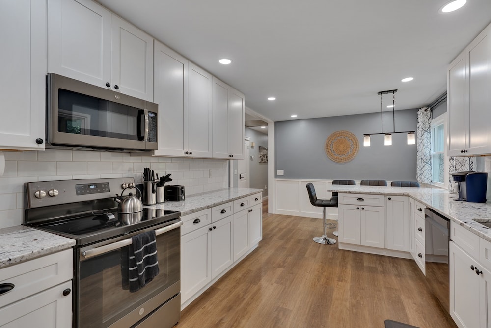 Relaxing Retreat Near North Hills & Downtown 3 Bedroom Home