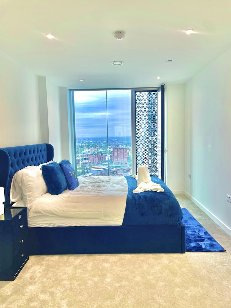 Deansgate Suite - Luxespa - Skyline - Breakfast view 3