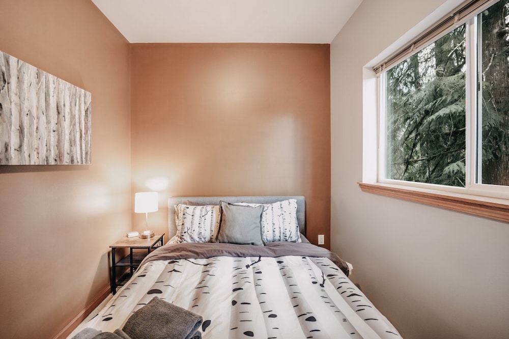 20gs - Wifi - F/p - W/d - Sleeps 6 3 Bedroom Home by RedAwning view 4