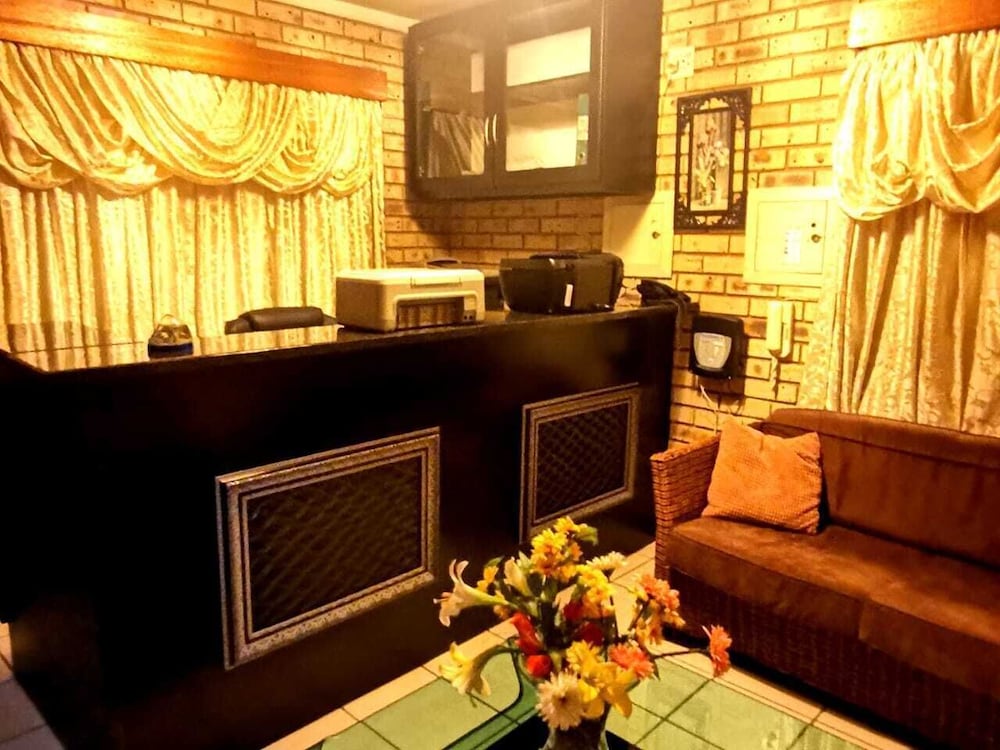 Room-charming Tshwane B&B With Secure En