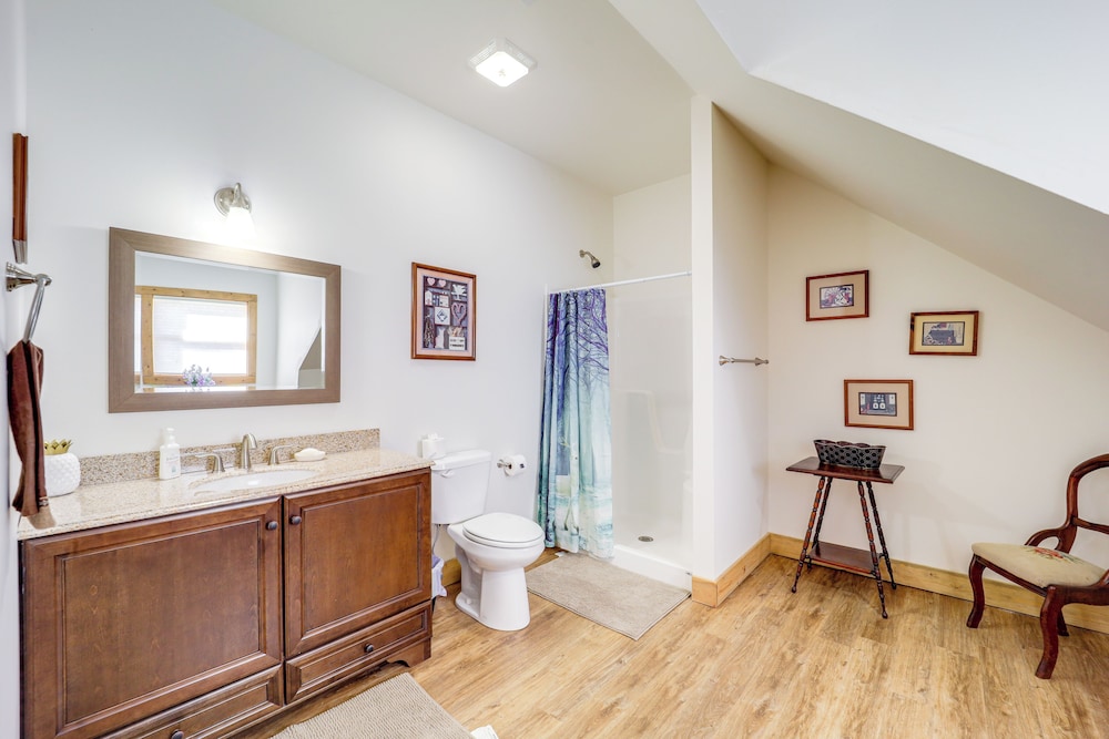 Mountain-view Deck: Group Getaway in Fleetwood