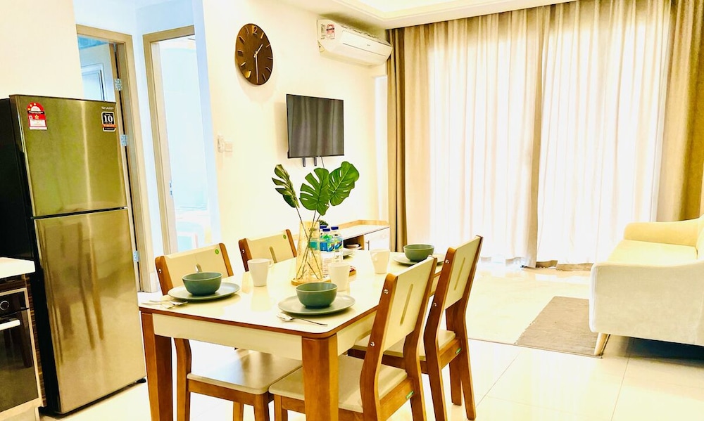 R&F PRINCESS COVE BY HOMEFORT SUITES