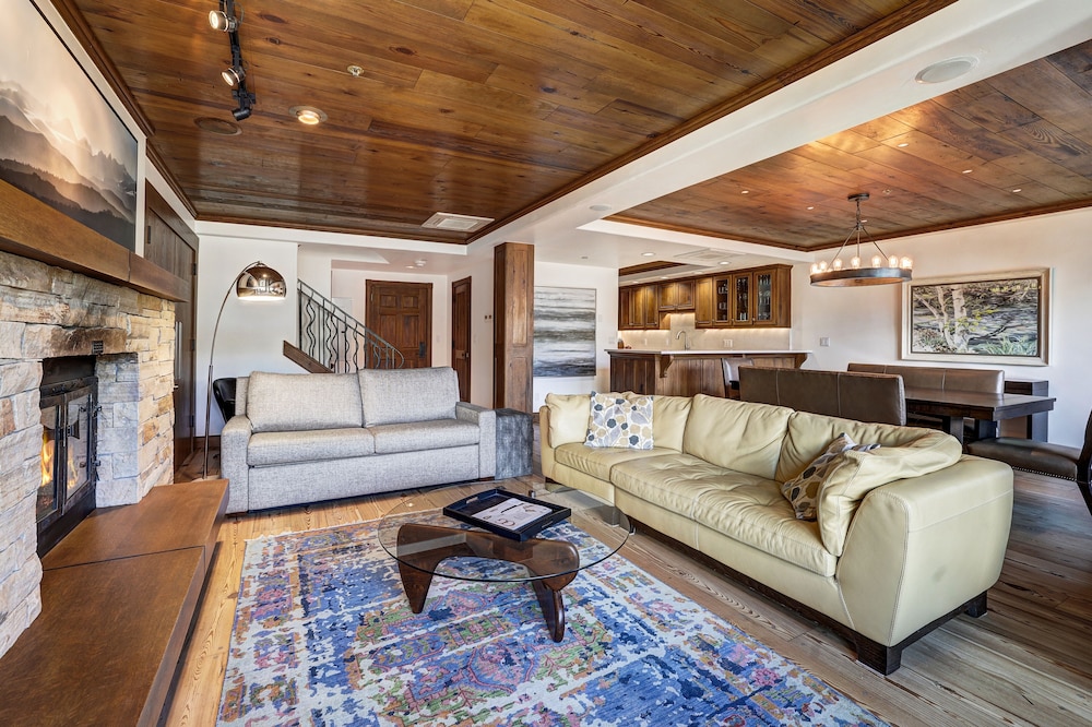 Stunning Views - Renovated Condo In Pines Lodge 2 Bedroom Condo