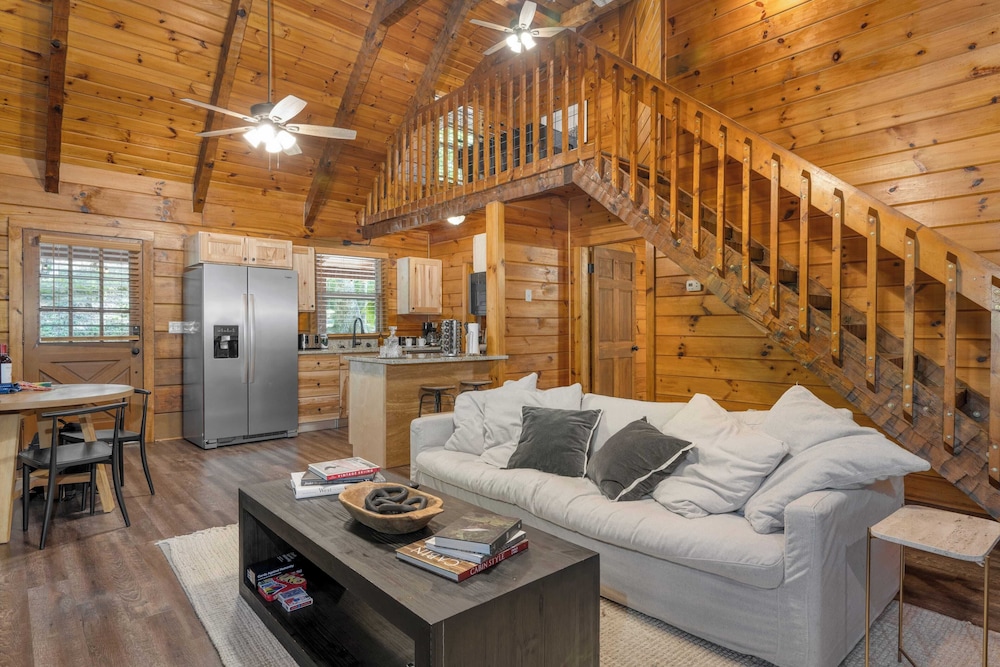 Sleeps 20 3 Cabins w/ Hot Tubs, Game Room, Fire Pit Dudley Trio by Avantstay