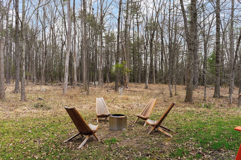 Pool+hot Tub, Firepit Near Hikes, Shops, Dining Cragswood Lodge by Avantstay