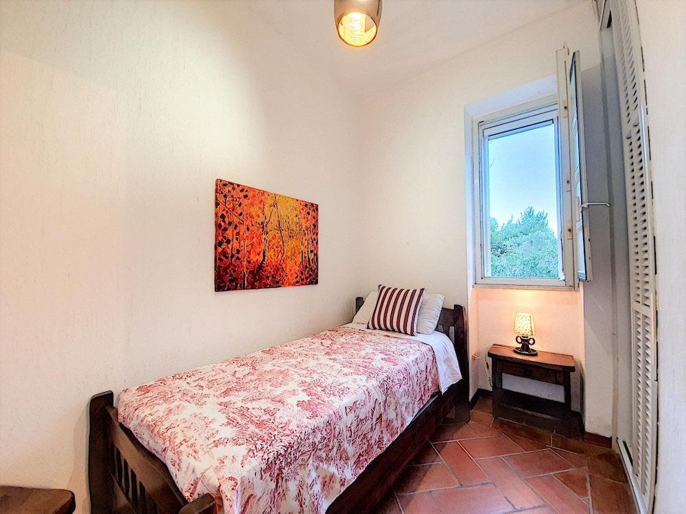 Cst002d in Castro With 5 Bedrooms and 4 Bathrooms view 5