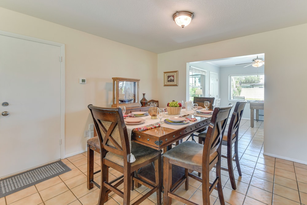 Beach Gear Provided! Cozy Family Home in Bradenton