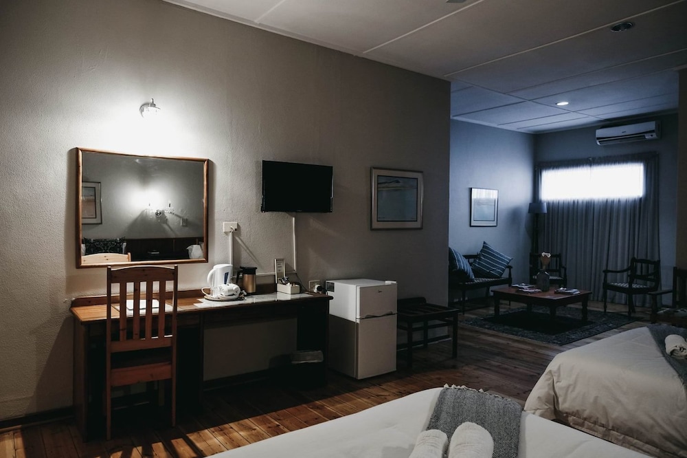 Karoo Country Inn Hotel