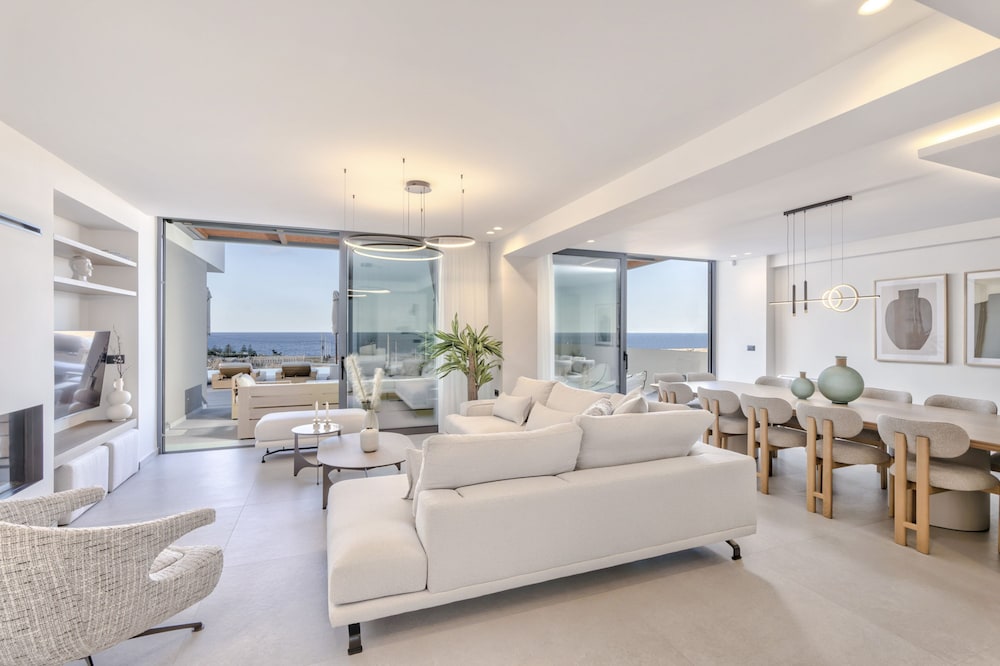 Villa Luxury Heaven - With Heated Pool