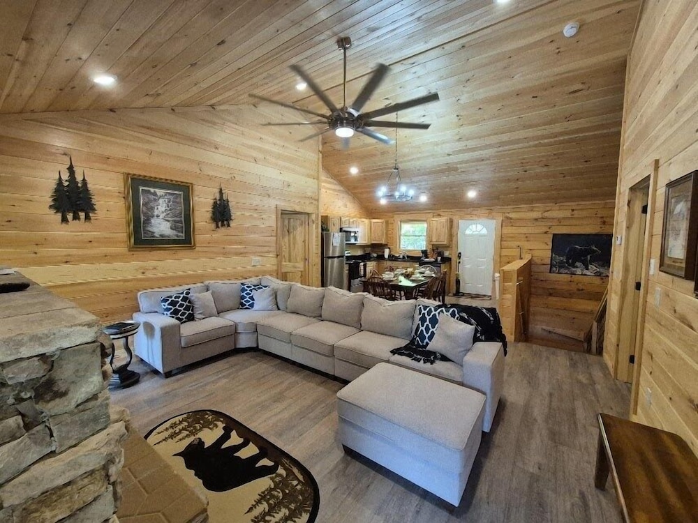 Misty Mountain Getaway - 2 bedroom 2 Cabin