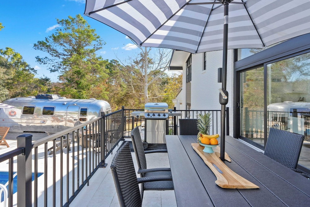 30A Florida Flashback by Avantstay Private Pool, Golf Cart, 3 Mins to Beach!