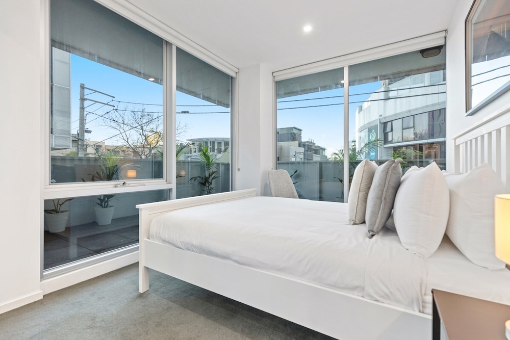 Sleek South Yarra 2-bed With Alfresco Dining