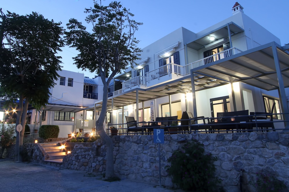 Ilioxenia Studio & Apartments