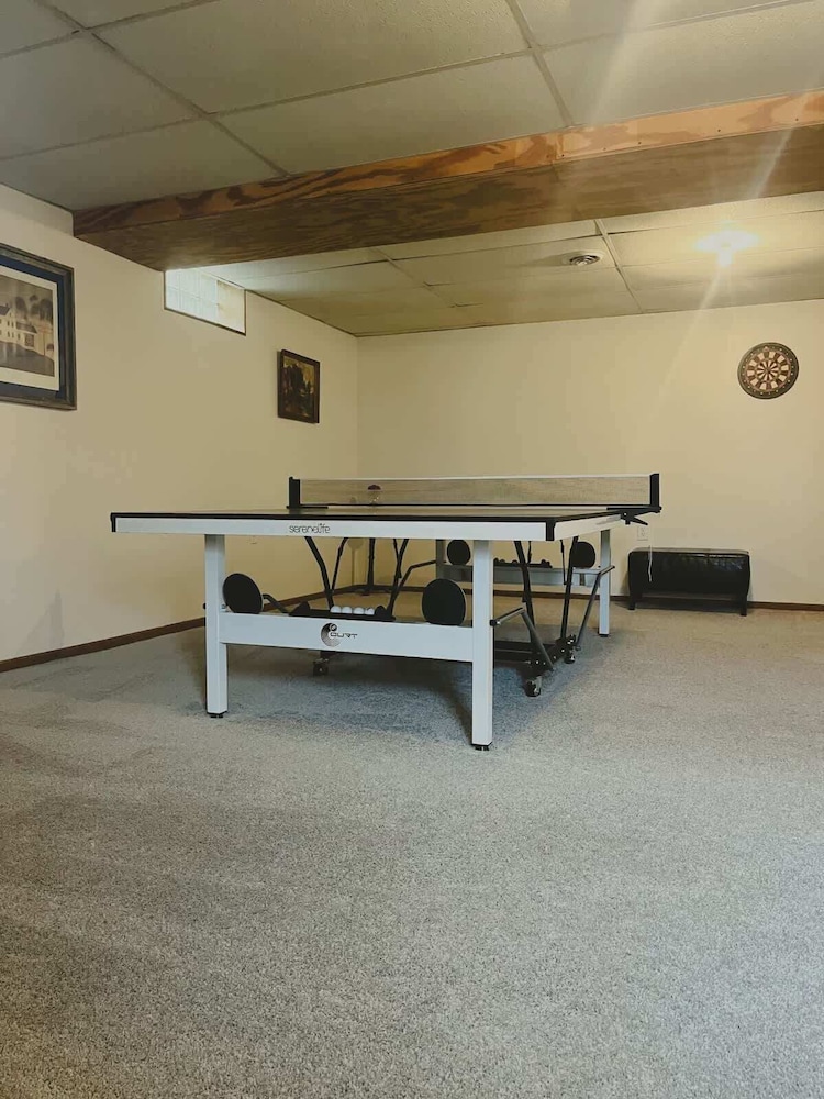 Blue Heron Cottage With Game Room, Deck & Hot Tub