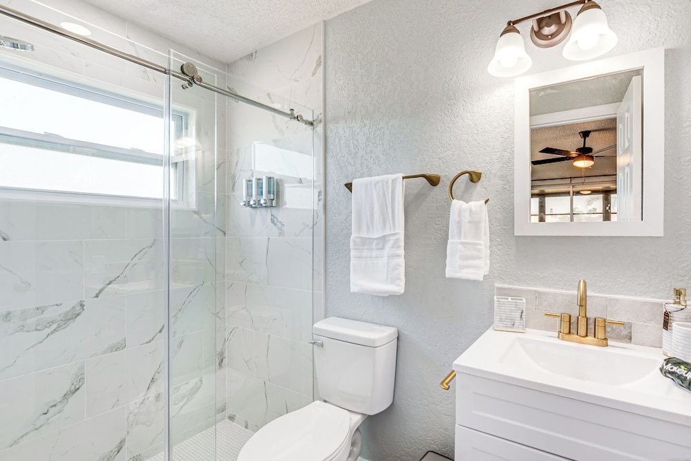 2 Mi to Beach: Canal-front Home in Hernando Beach