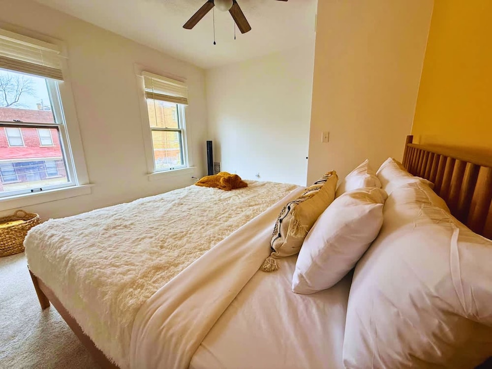 Short North Convention King Bed Parking Free