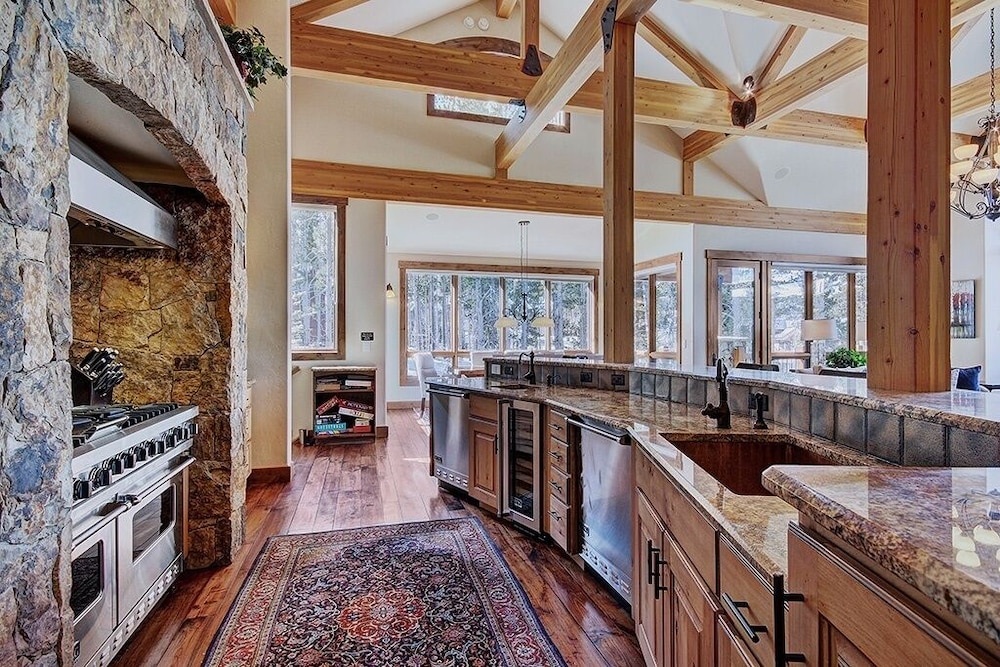 Mountain Majesty Manor 5 Bedroom Home by RedAwning