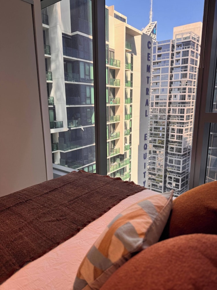 Luxury 2-bedroom Apartment in the Heart of Melbourne
