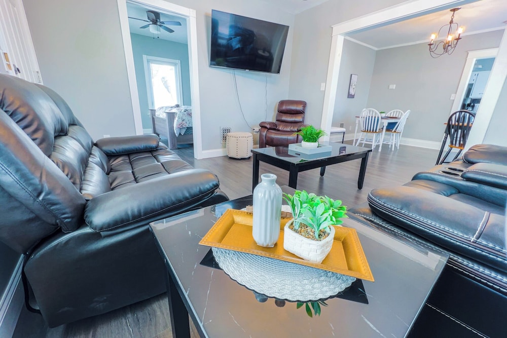 Large 6Br, 2Ba Close To Niagara Falls