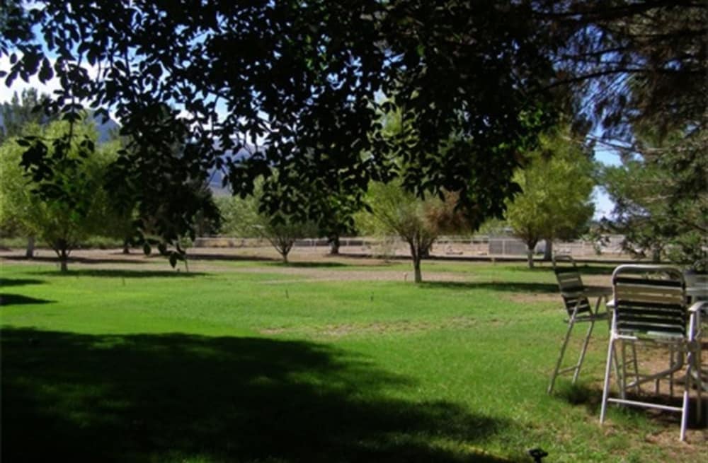 Tavares Inn