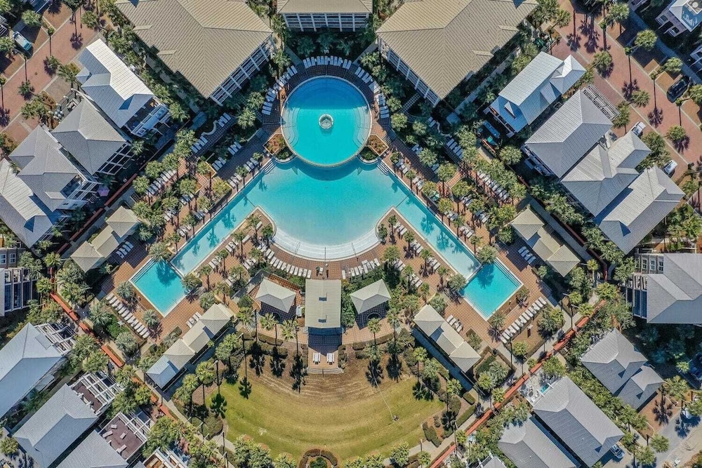 30A Emerald Waters by Avantstay Pool + Bikes + Bonfires