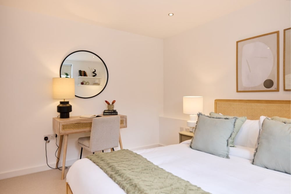 The Gwendolen Retreat - Inviting 2bdr Apartment With Balcony