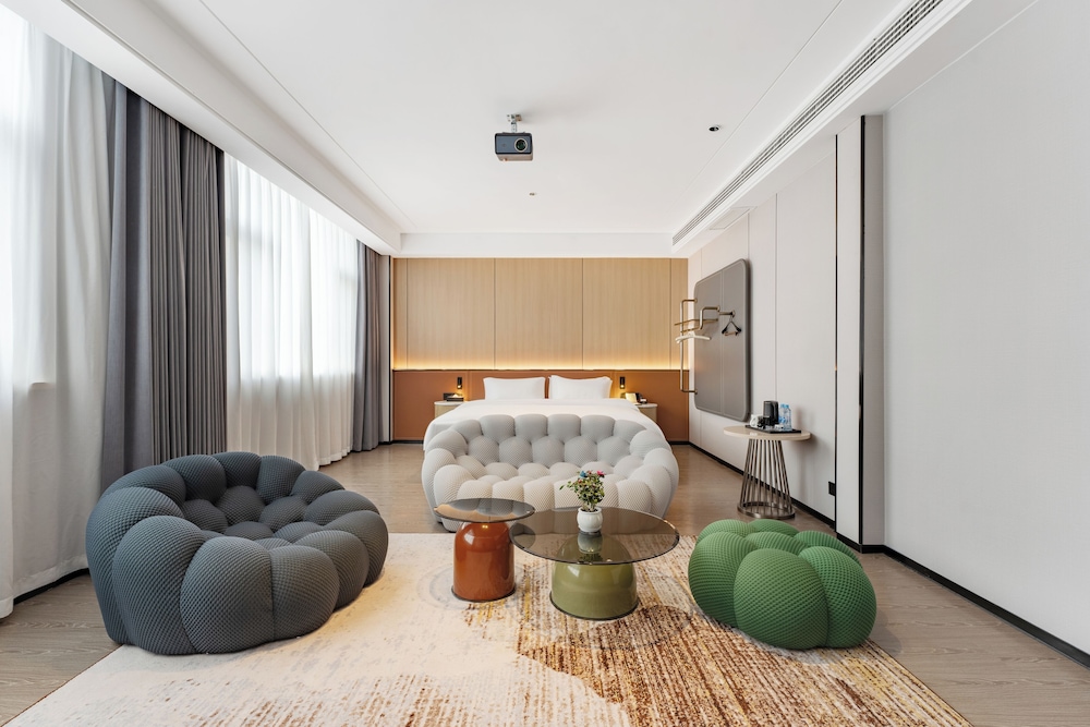 Wanzai Yijia La Maison Hotel