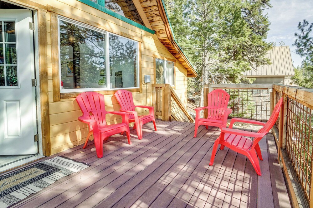 Serene Lakes Cabin w/ Deck: Dog Friendly!