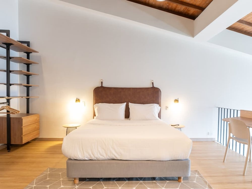 w Stylish Duplex in Laureles