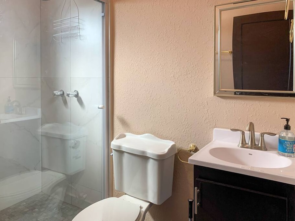 Apartment With Excellent In-town Location 2