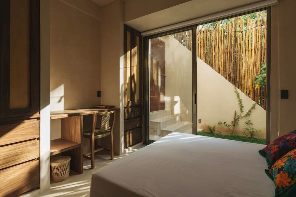 Luxury Jungle Retreat Sleeps 10 Rooftop Pool