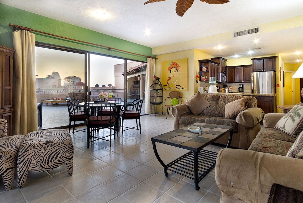 Casa Frida Massive Condo Sleeps up to 12!