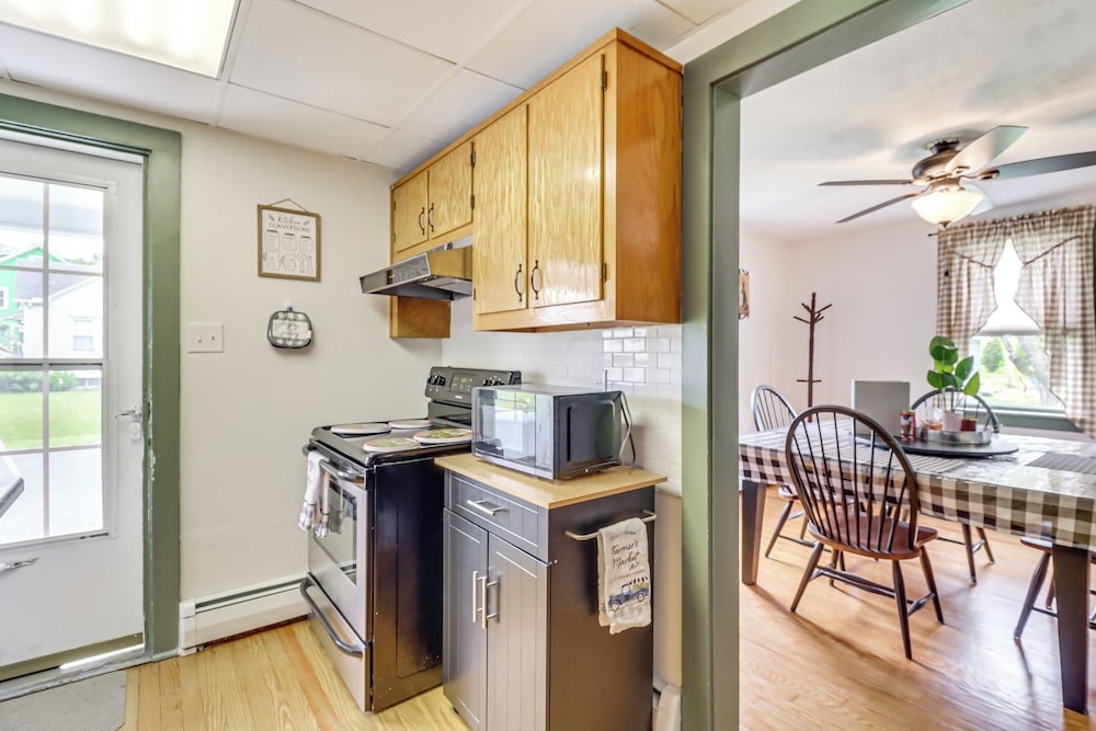 Walk to Saylors Lake: Townhome w/ Shared Perks!