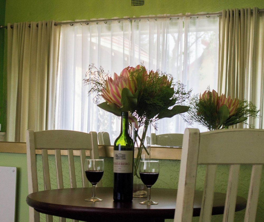 Madison House & Cottages