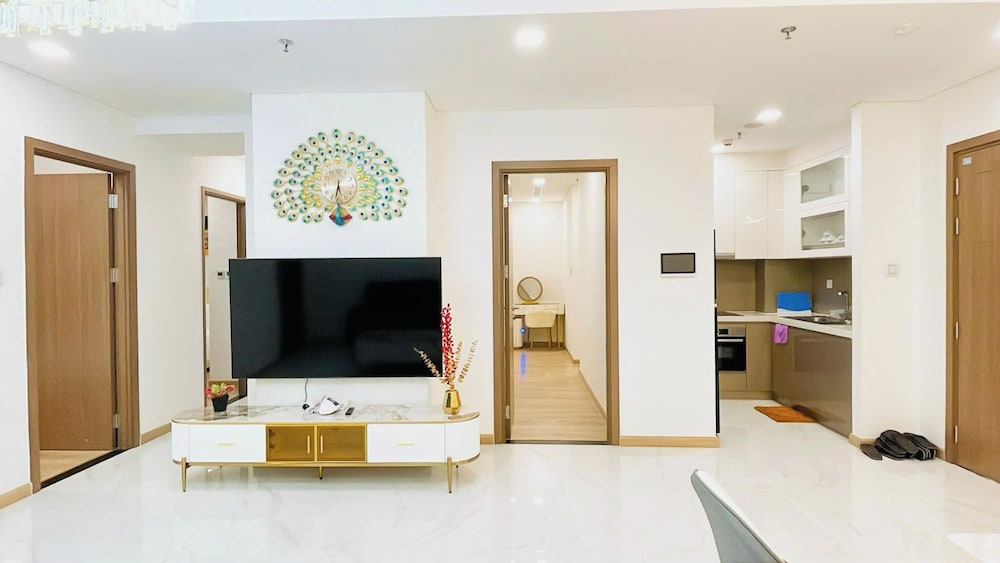 The Aquamarine Landmark Suites - Poolside Access at L4B