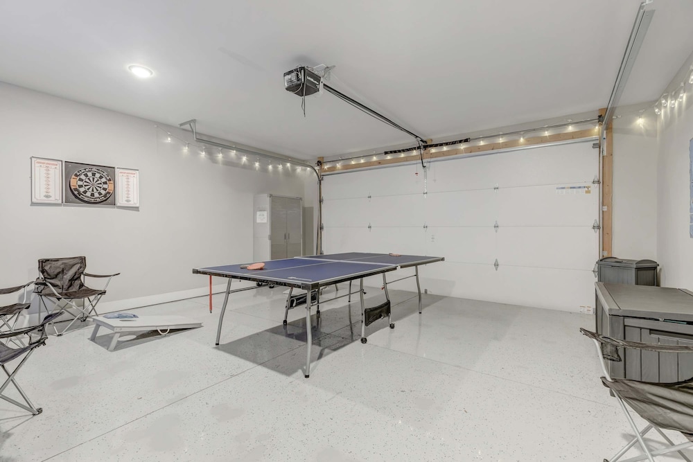 New Rooftop With City Views Game Room DT Nash