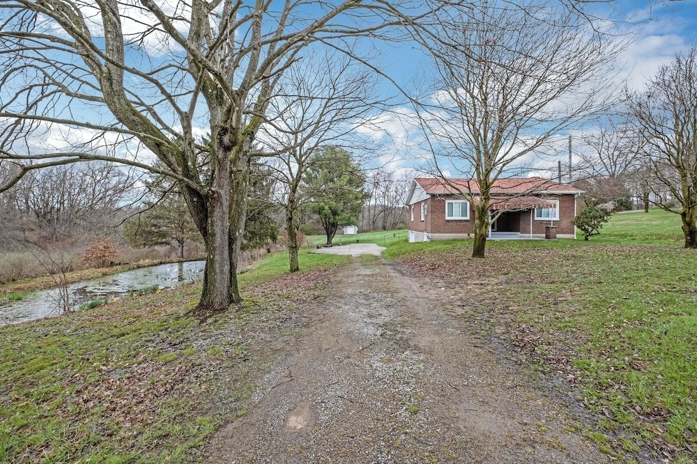 Cozy 2BR Home: With Lake Access & Work Space