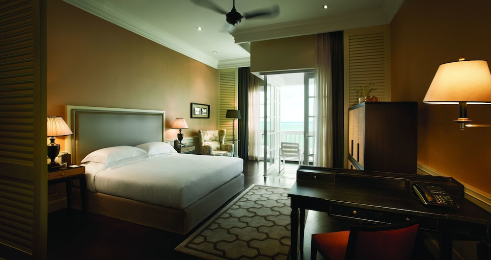 Eastern & Oriental Hotel 34