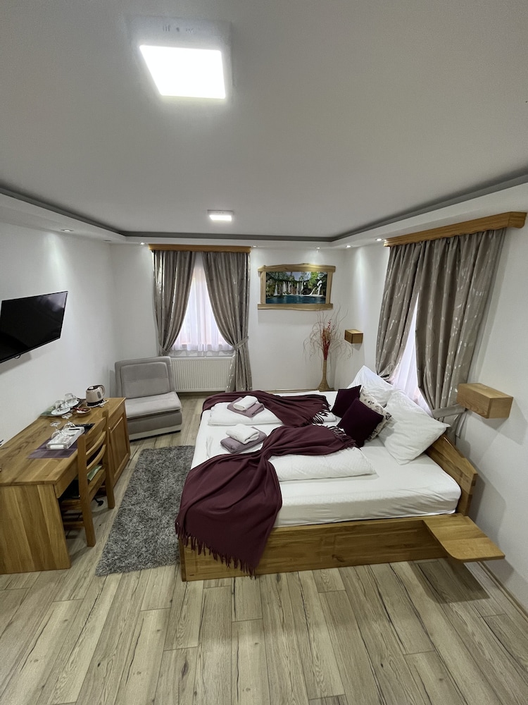 Rustic Inn River