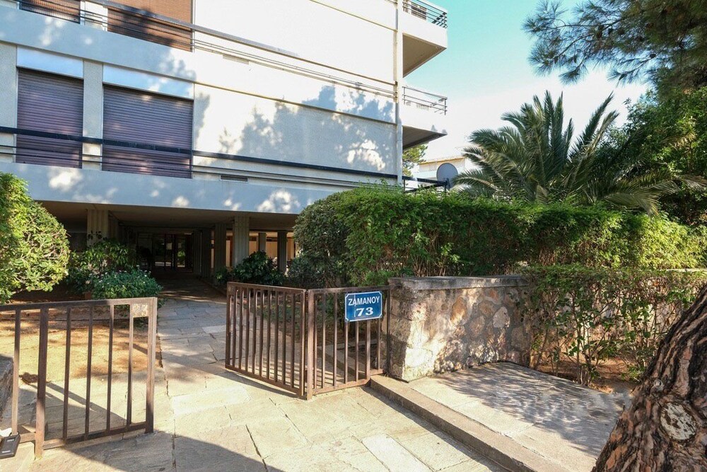 Beach chic Glyfada Athens riviera by GHH